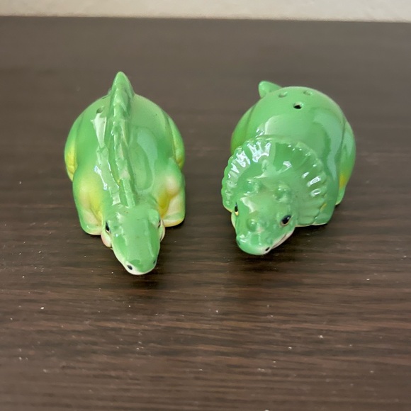 Green Dinosaur Salt and Pepper Shakers - Picture 4 of 4
